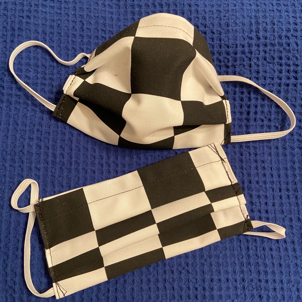 Black and white check print face mask